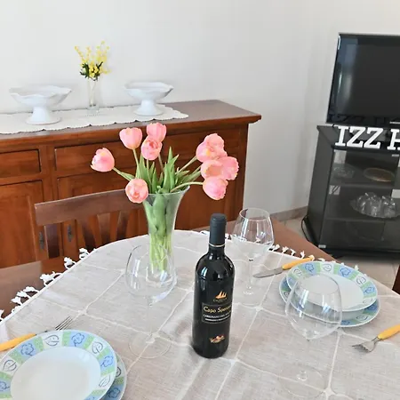 Izzhome Olive Tree Apartment